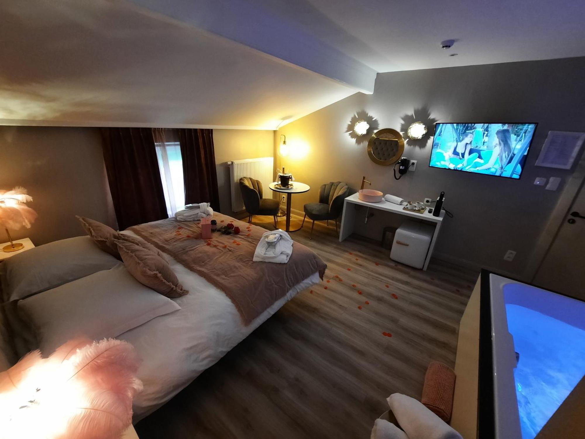 Hotel Mademoiselle リエージュ エクステリア 写真